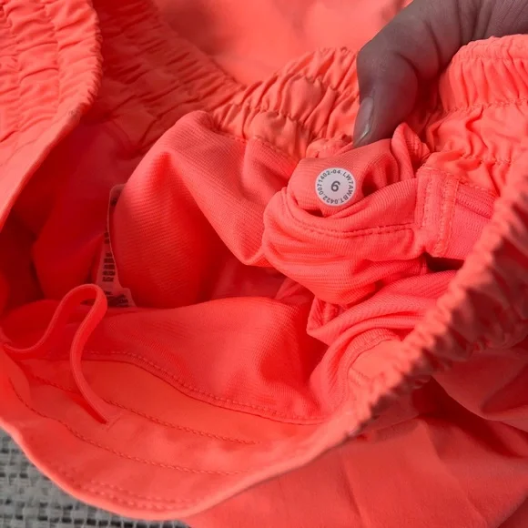 ⚠️SOLD⚠️Lululemon Hotty Hot Shorts Low Rise 4” - Sunset - Women’s Size 6 - Picture 7 of 10